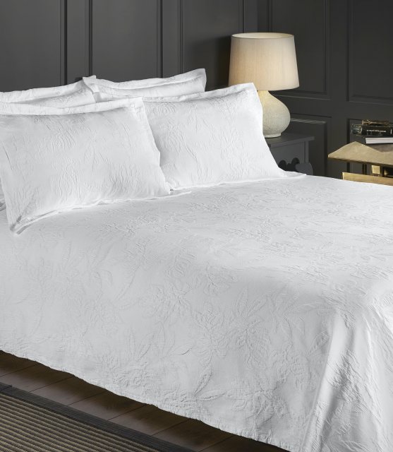 Design Port Richmond White Bedspread