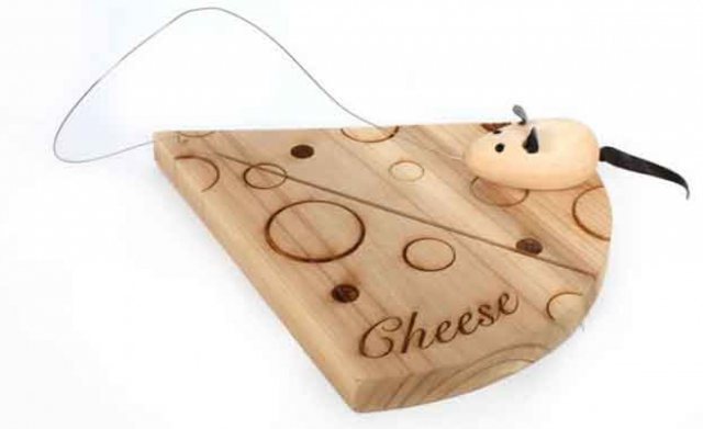 Wooden Cheese Board With Mouse