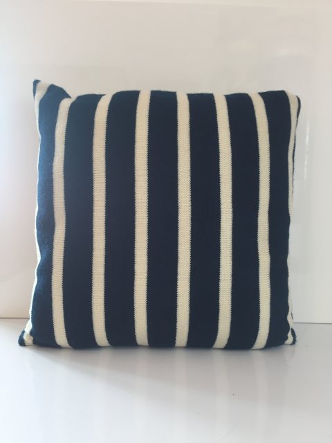Cushion Alderley Blue With White