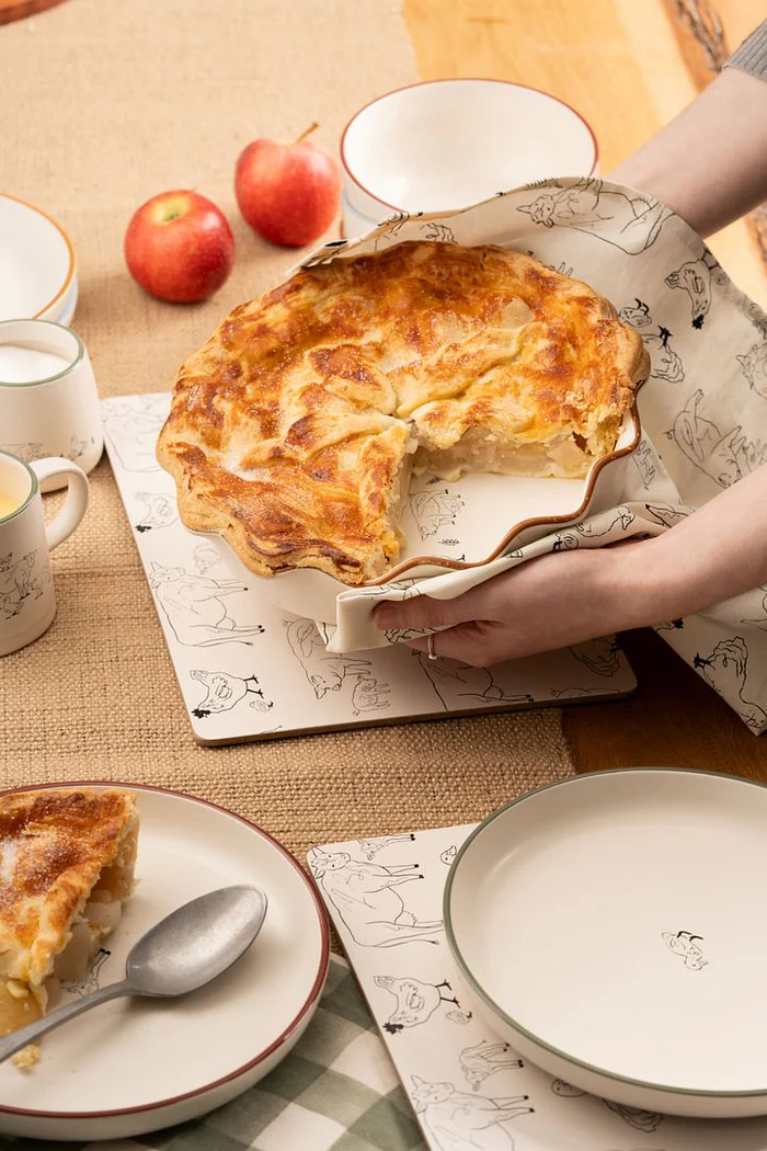 Woodbury Lane Fluted Round Pie Dish
