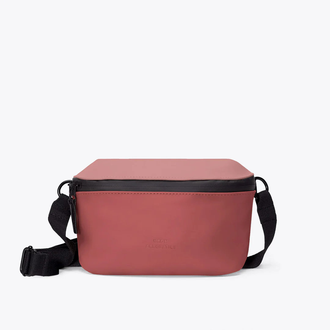 Ucon Acrobatics Lotus Jona Medium Bag - Dark Rose / Hisbiscus