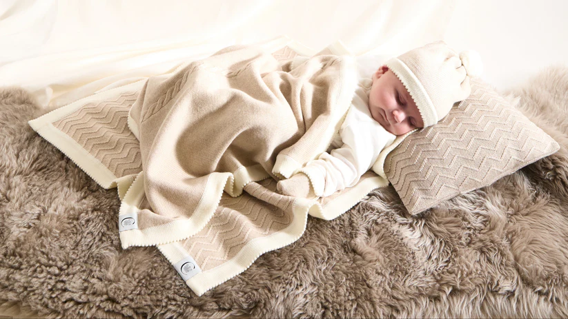 100% Merino Newborn Baby Hat and Mittens - Cappuccino