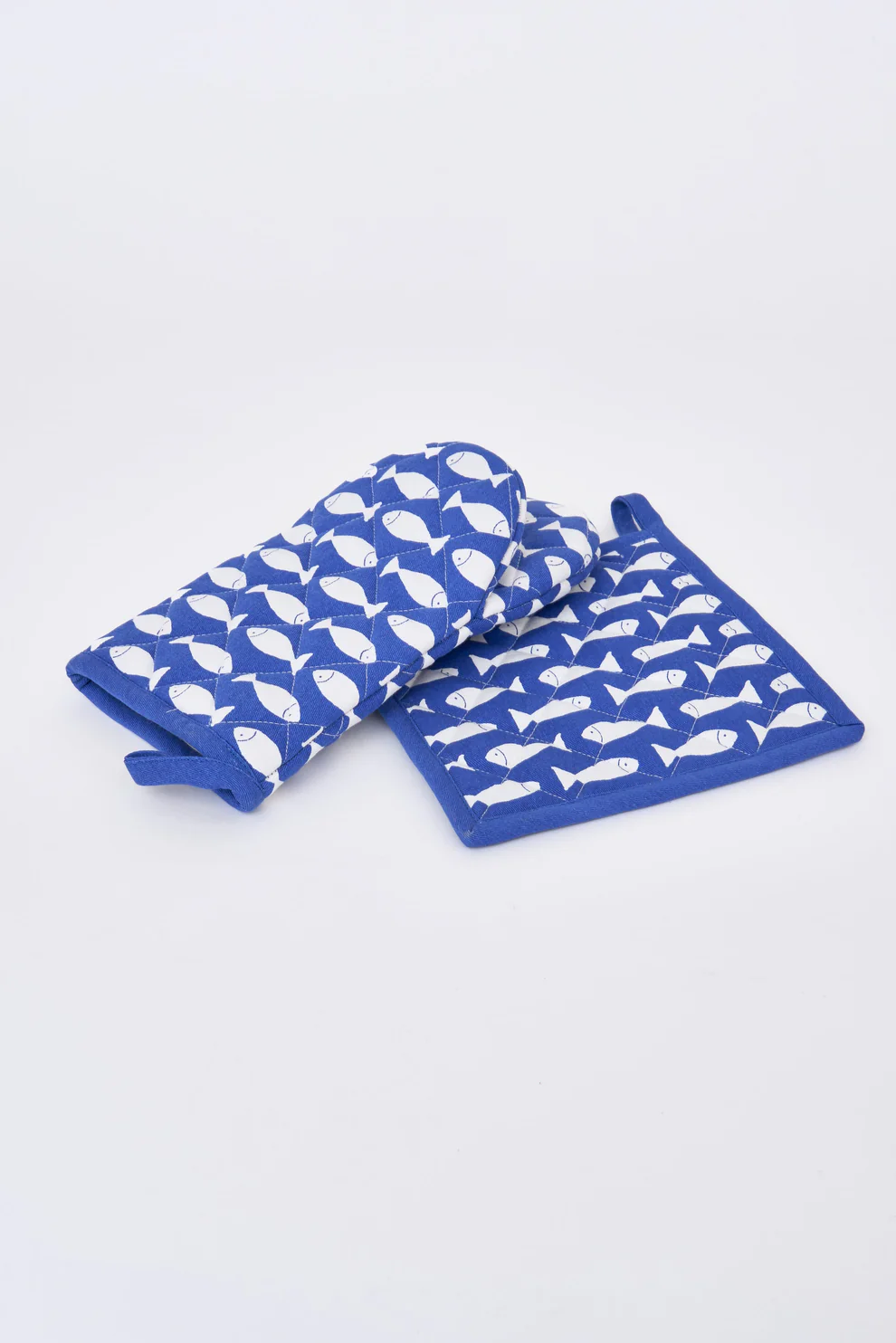 Batela Cotton Oven Mitt & Pot Holder Set With Fish Motif Blue/White Fish