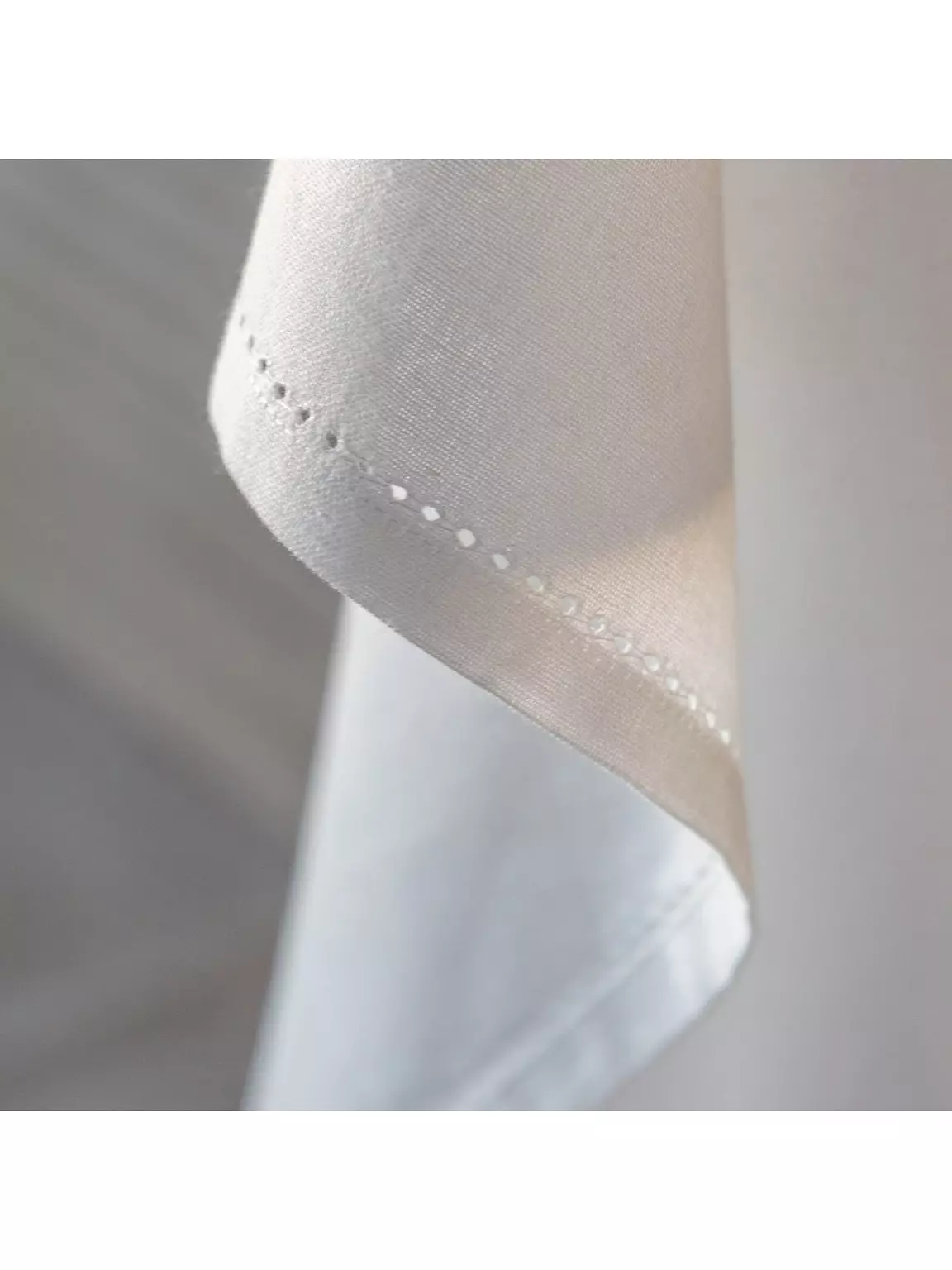White Classic Tablecloth White Classic Tablecloth