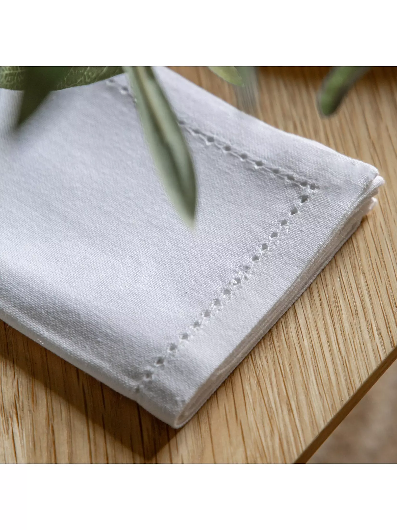 White Classic Napkins 4pk White Classic Napkins 4pk
