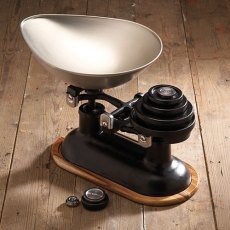 Living Nostalgia Cast Iron Balance Scale Black