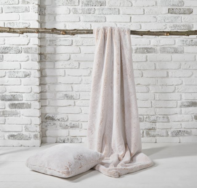Walton & Co Walton & Co Tipped Faux Fur Throw