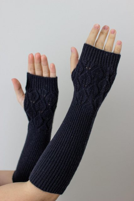 Oats & Rice Leaf Knit Cashmere Fingerless Arm Warmer Black