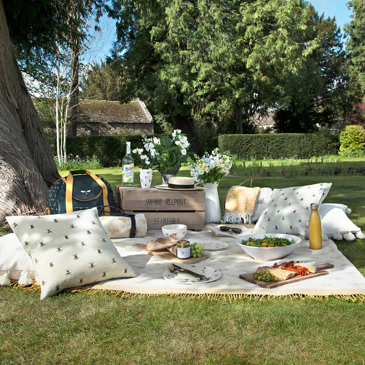 Sophie Allport Bees Bowling Picnic Bag