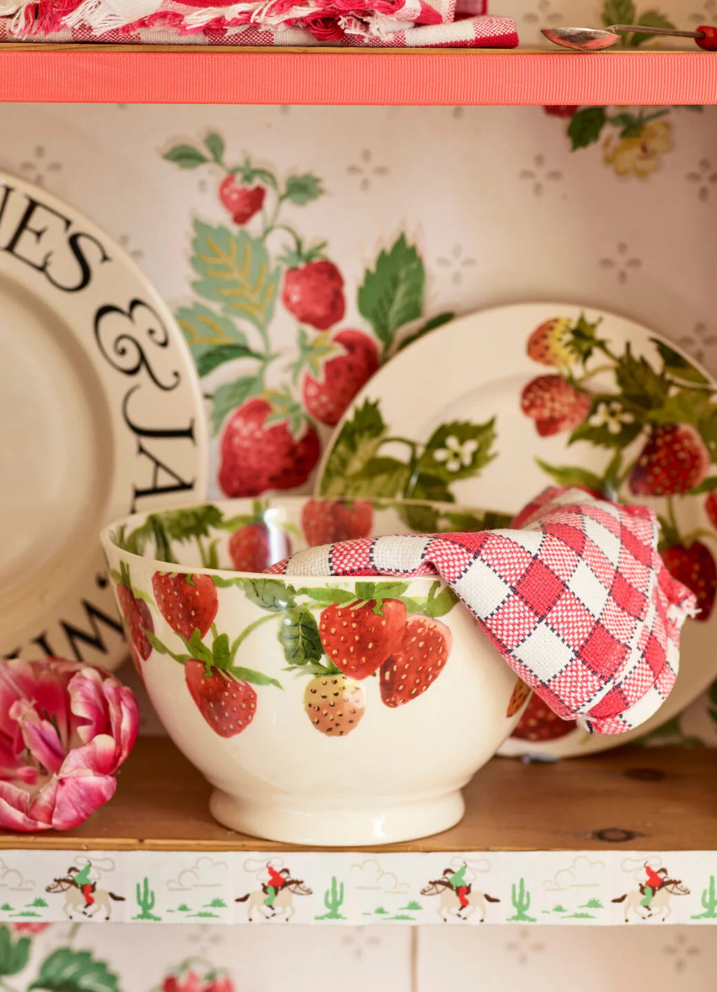 Emma Bridgewater Emma Bridgewater Strawberries Medium Old Bowl