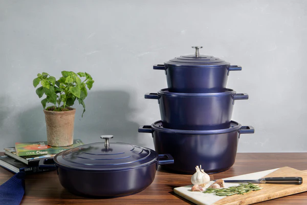 MasterClass Shallow 4 Litre Casserole Dish with Lid - Metallic Blue
