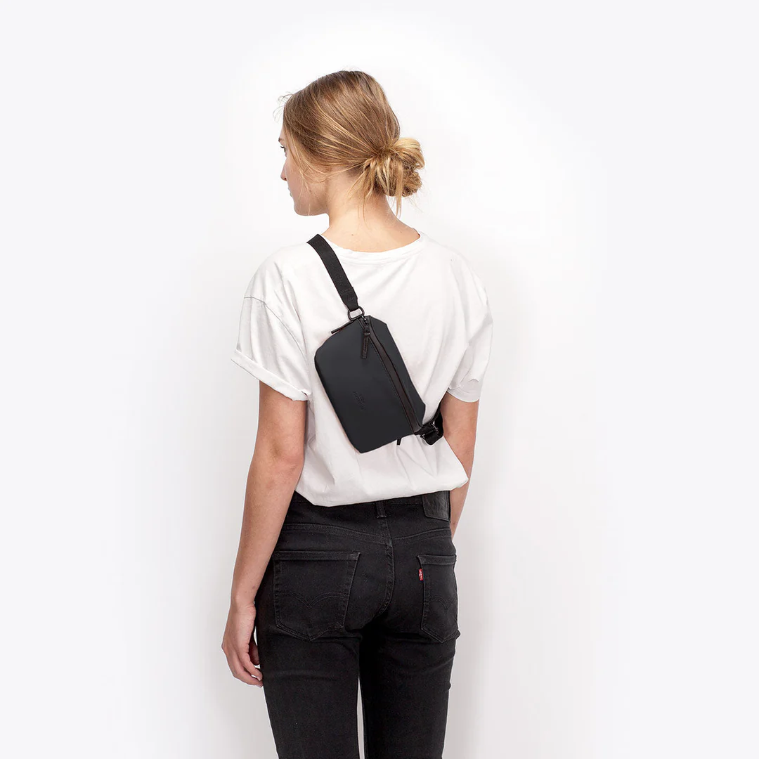 Ucon Acrobatics Lotus Jona Medium Bag - Black