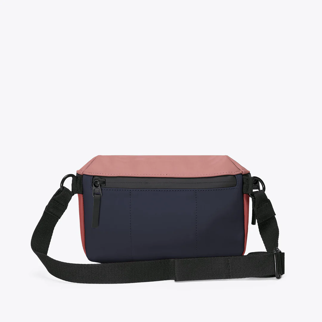 Ucon Acrobatics Lotus Jona Medium Bag - Dark Rose / Hisbiscus