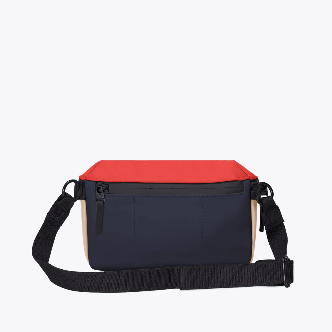 Ucon Acrobatics Lotus Jona Medium Bag - Red / Light Almond