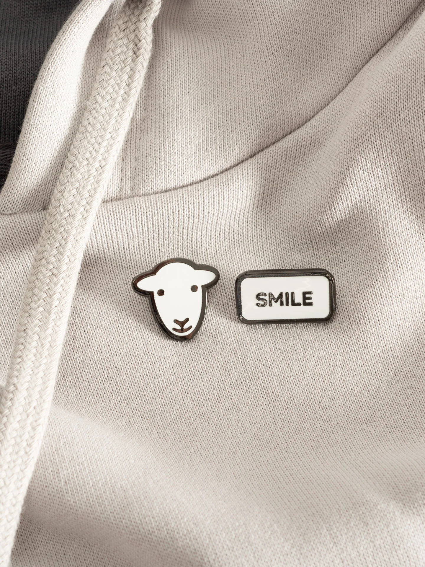Herdy Smile Pin Badge Set
