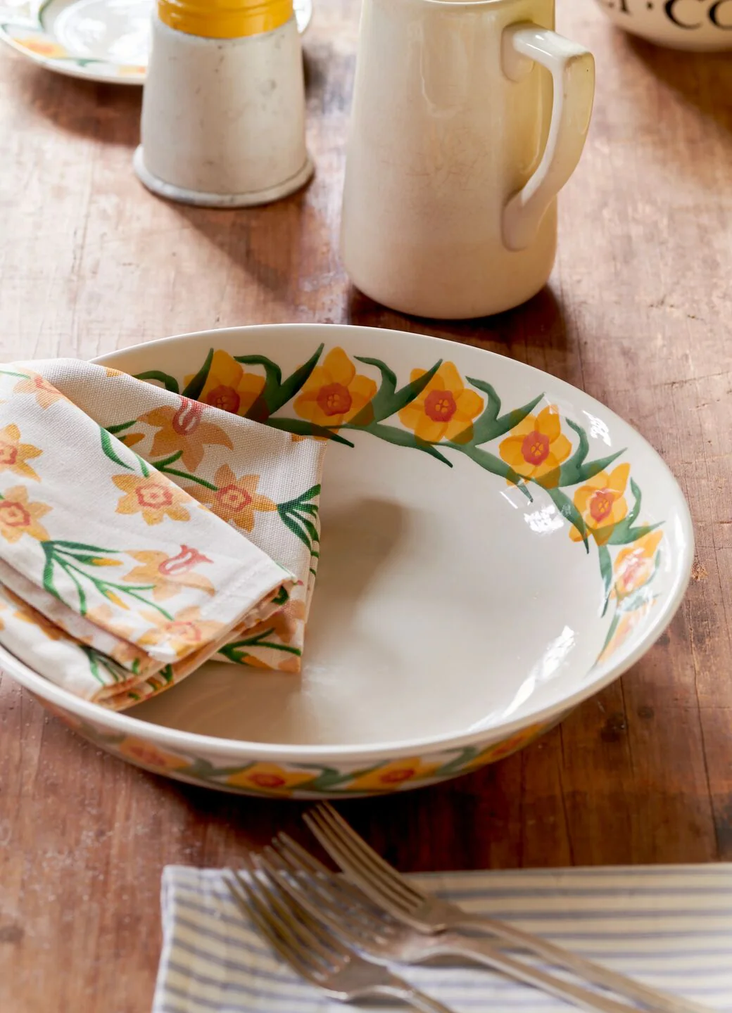 Emma Bridgewater Windblown Daffodils Medium Dish