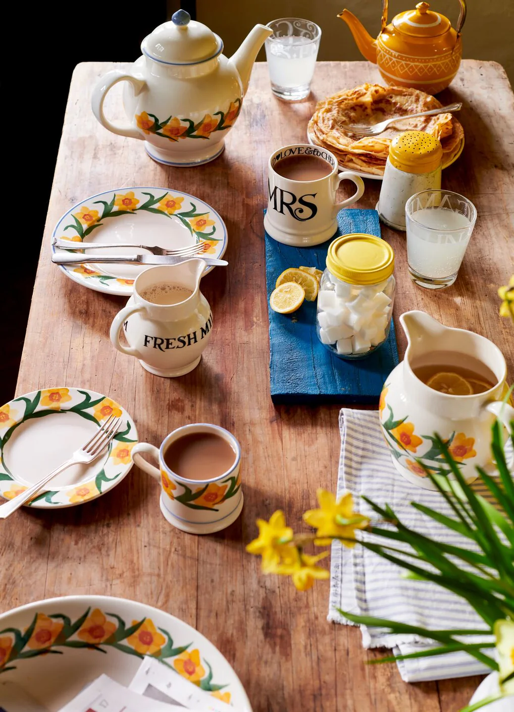 Emma Bridgewater Windblown Daffodils Medium Dish