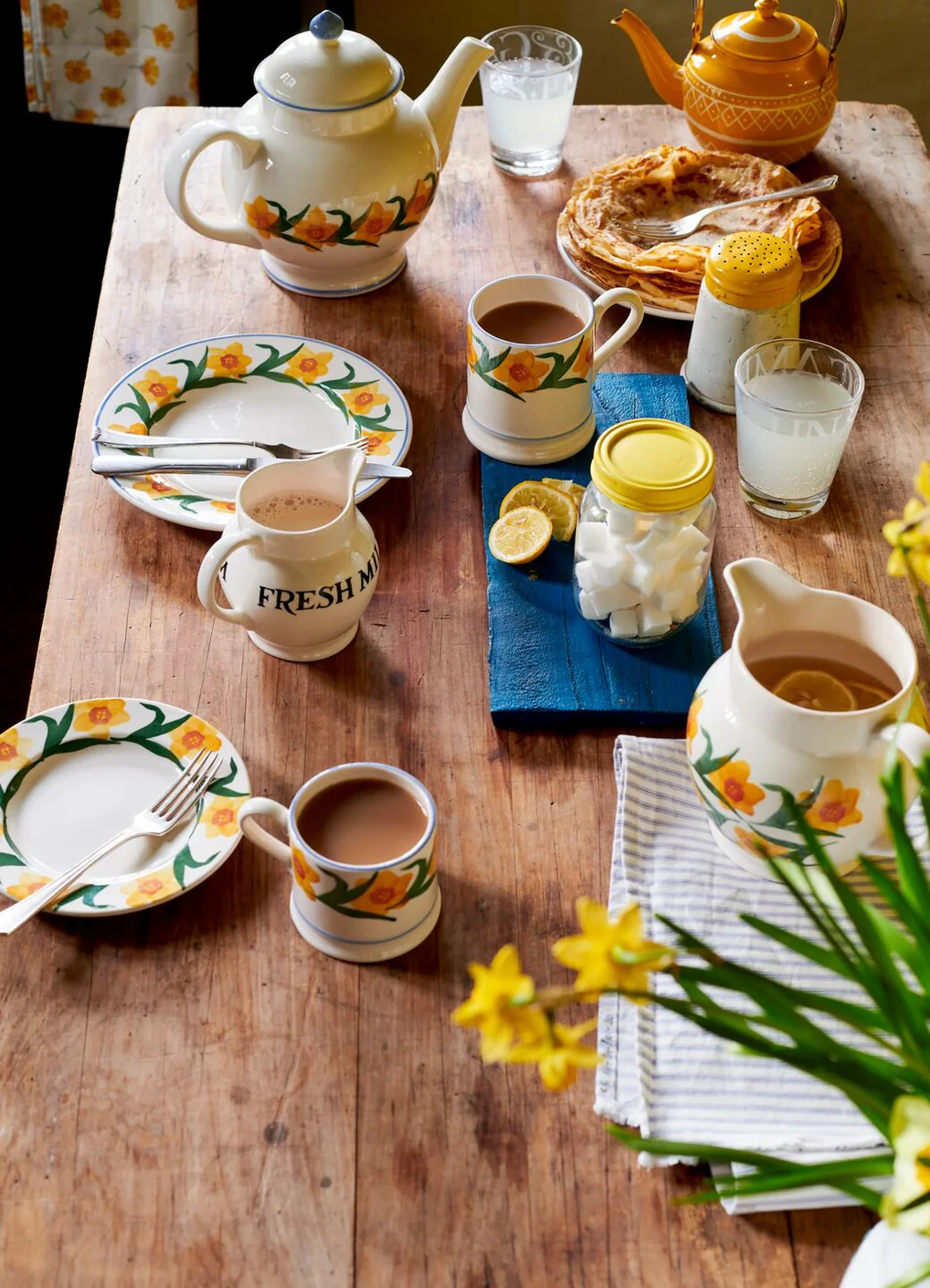 Emma Bridgewater Windblown Daffodils Medium Dinner Plate 8.5 Inch