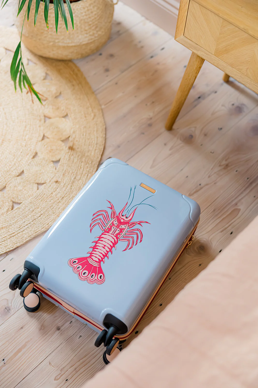 Yvonne Ellen Pale Blue Lobster Cabin Trolley Case 4 Wheels