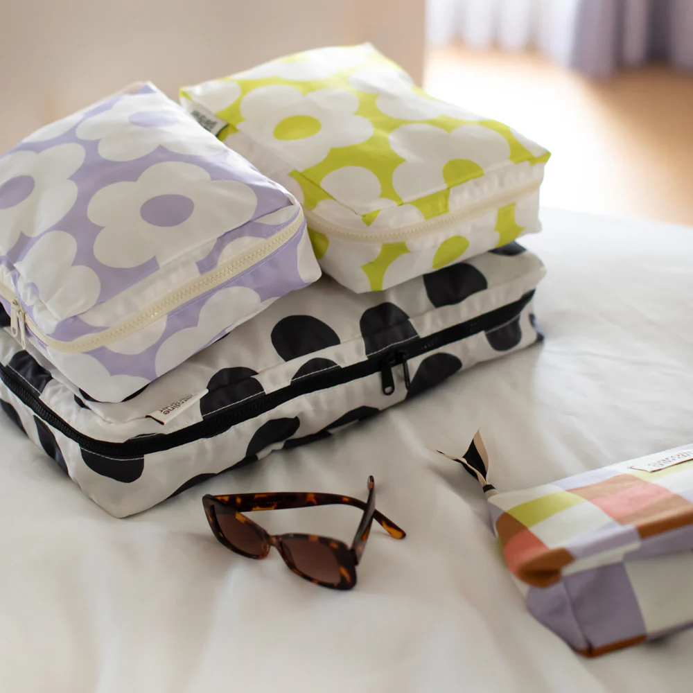 Caroline Gardner Caroline Gardner Mono Spot/Flower Set of 3 Packing Cubes